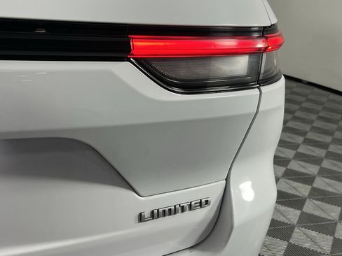 Certified 2024 Jeep Grand Cherokee Limited image 13