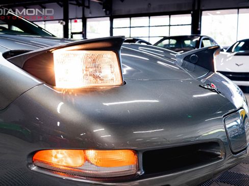 Used 2004 Chevrolet Corvette Convertible w/ Preferred Equipment Group RWD image 37