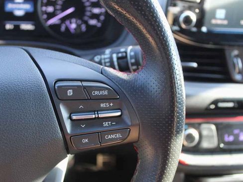 Used 2018 Hyundai Elantra GT Sport FWD image 16