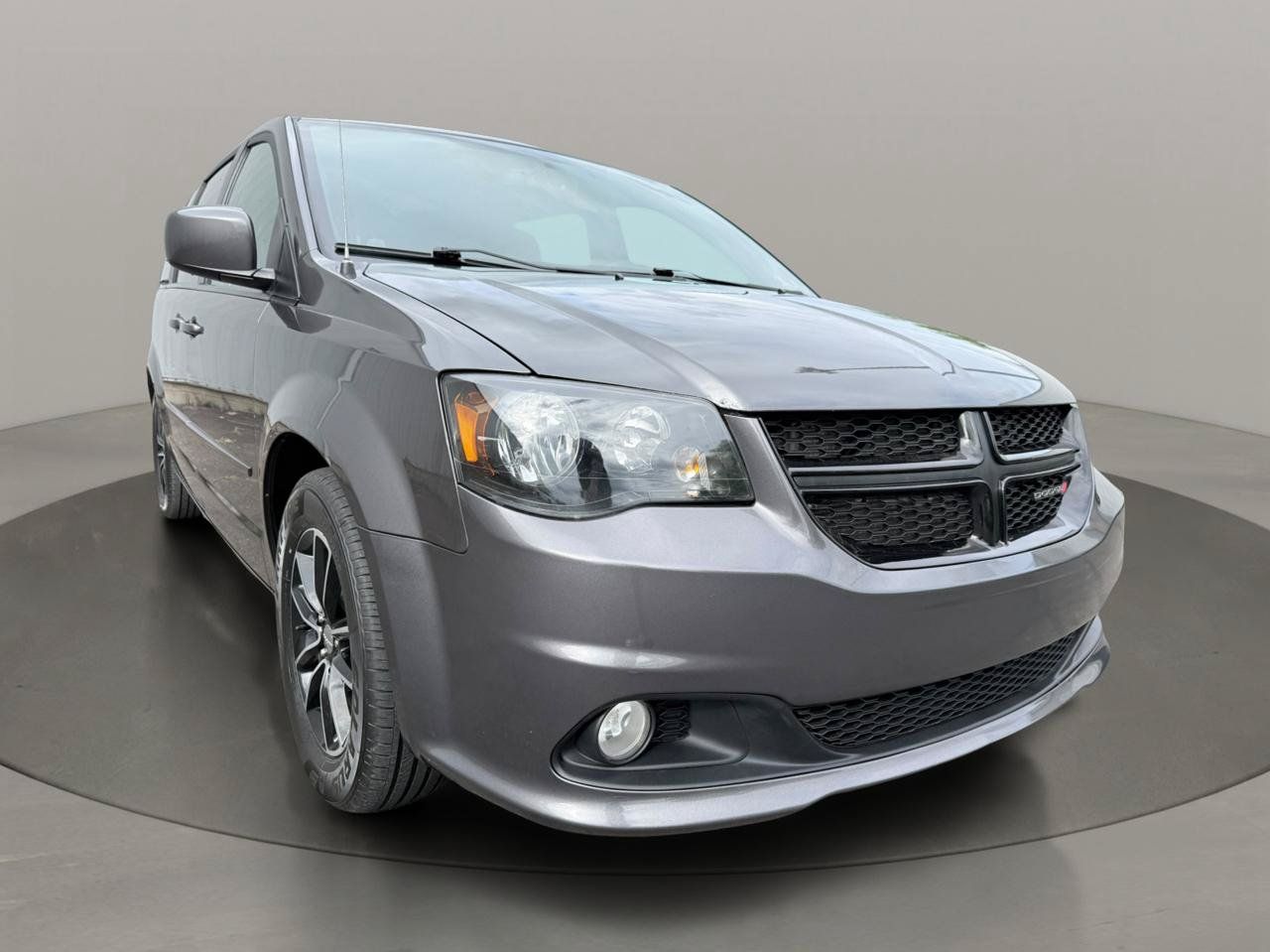 Used 2017 Dodge Grand Caravan SXT w/ Driver Convenience Group FWD image 8
