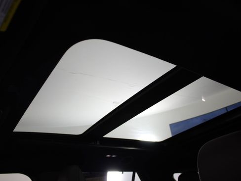 Used 2023 Ford Explorer King Ranch w/ Technology Package image 14