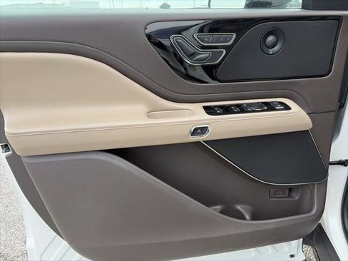 Used 2022 Lincoln Aviator Reserve w/ Class IV Trailer Tow Package image 11