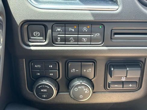 Used 2022 Chevrolet Tahoe Z71 w/ Z71 Off-Road Package AWD/4WD image 33