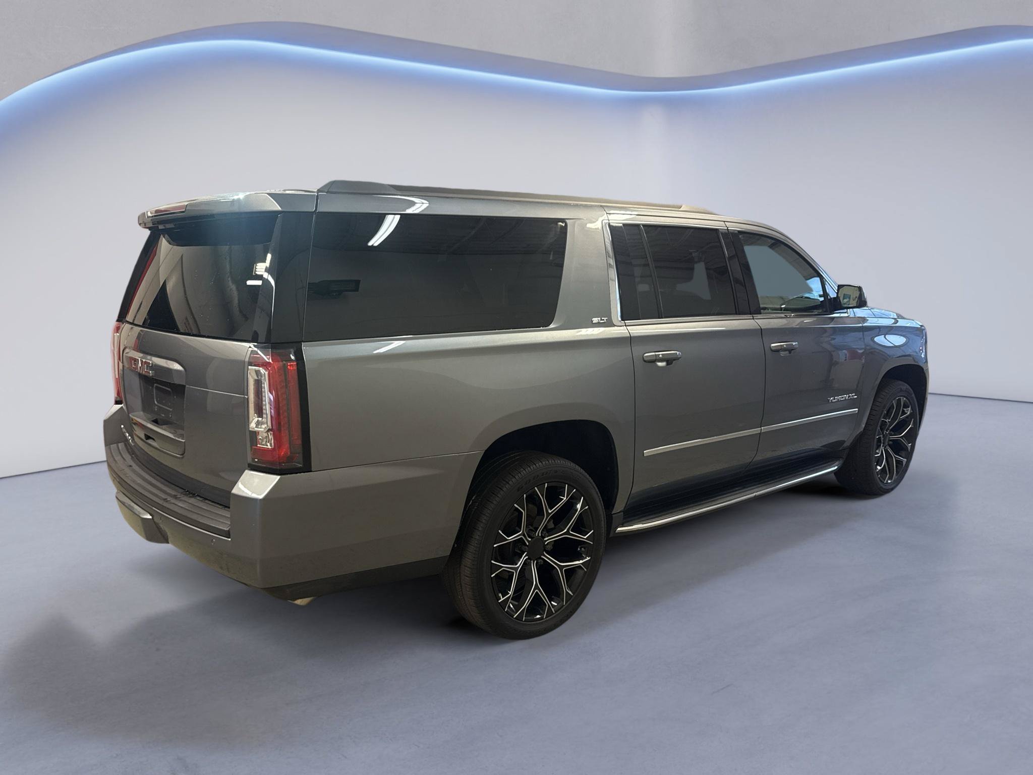 Used 2018 GMC Yukon XL SLT w/ Premium Edition AWD/4WD image 8