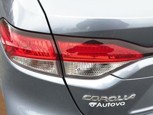 Used 2021 Toyota Corolla LE image 21