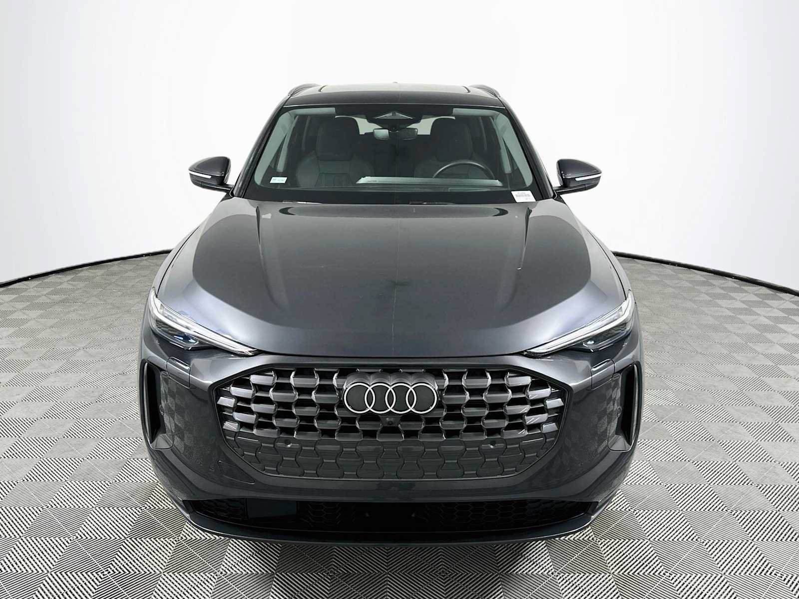 Used 2025 Audi Q5 Premium Plus AWD/4WD image 2