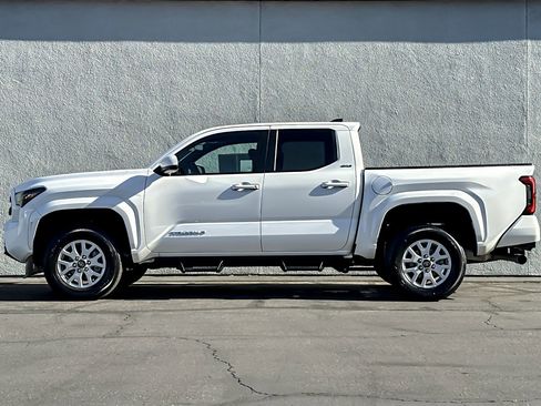 Certified 2025 Toyota Tacoma SR5 image 2