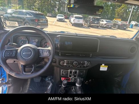 Used 2024 Jeep Wrangler Unlimited Rubicon AWD/4WD image 11