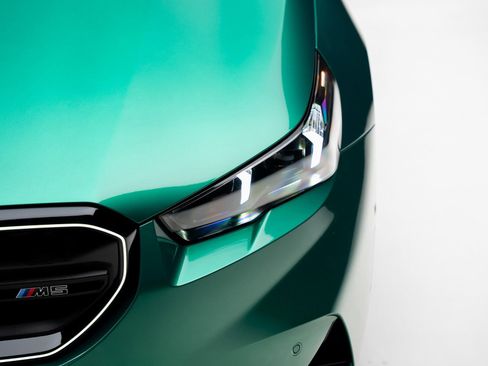 Used 2025 BMW M5 w/ Carbon Package image 10