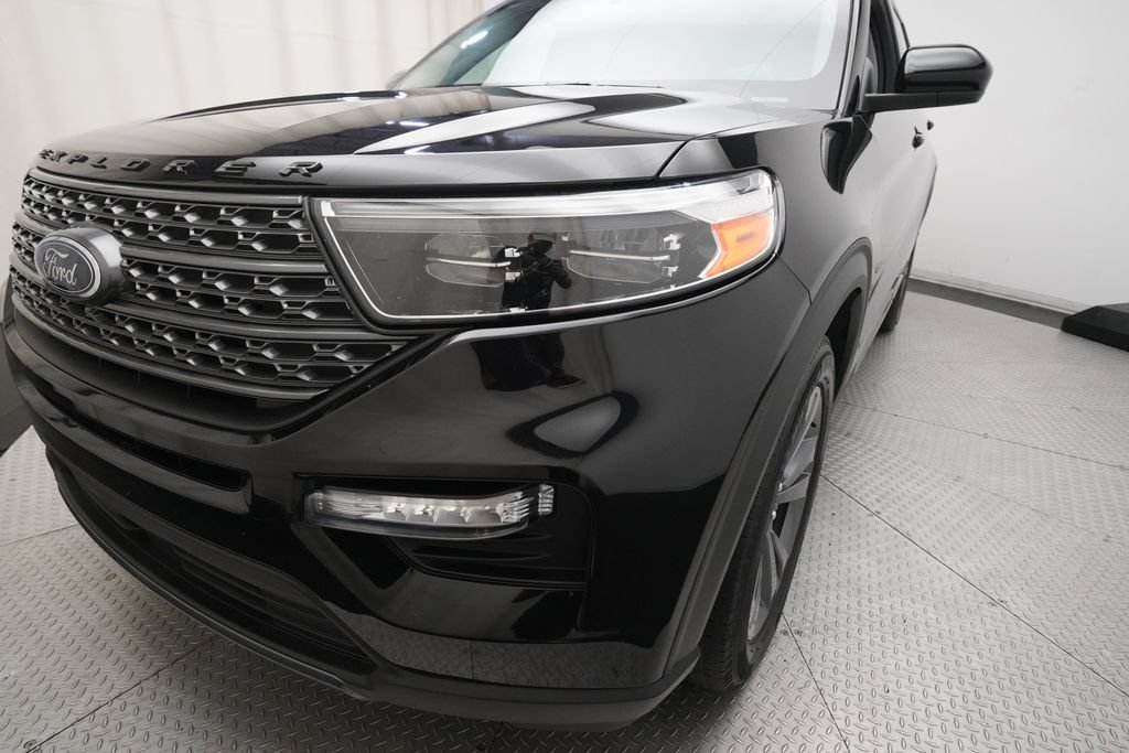 Used 2023 Ford Explorer XLT w/ Equipment Group 202A AWD/4WD image 23