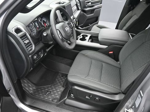 New 2026 RAM 1500 4x4 Crew Cab image 9