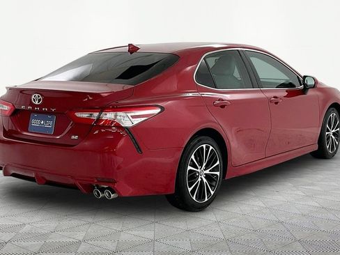 Used 2020 Toyota Camry SE FWD image 6