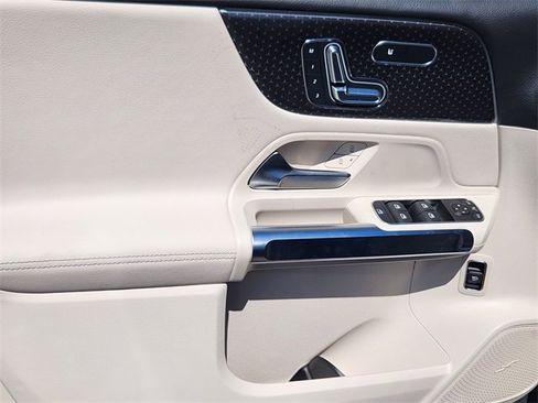 New 2026 Mercedes-Benz GLB 250 4MATIC image 10