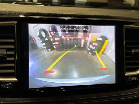 Used 2023 Chrysler Pacifica Touring-L FWD image 25