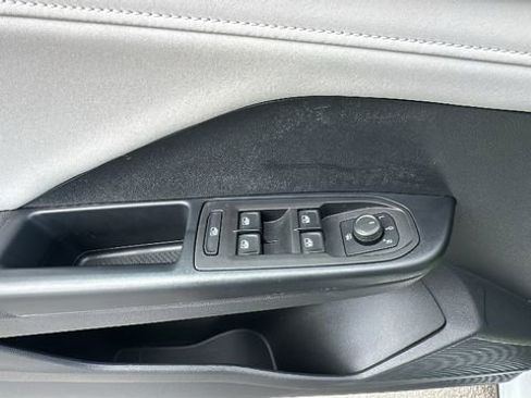 Used 2025 Volkswagen Taos SE FWD image 25