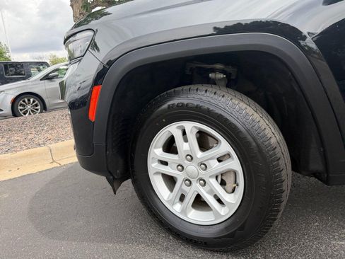 Used 2023 Jeep Grand Cherokee Laredo AWD/4WD image 26