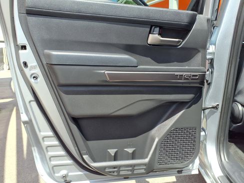 Certified 2025 Toyota Tacoma TRD Off-Road AWD/4WD image 19