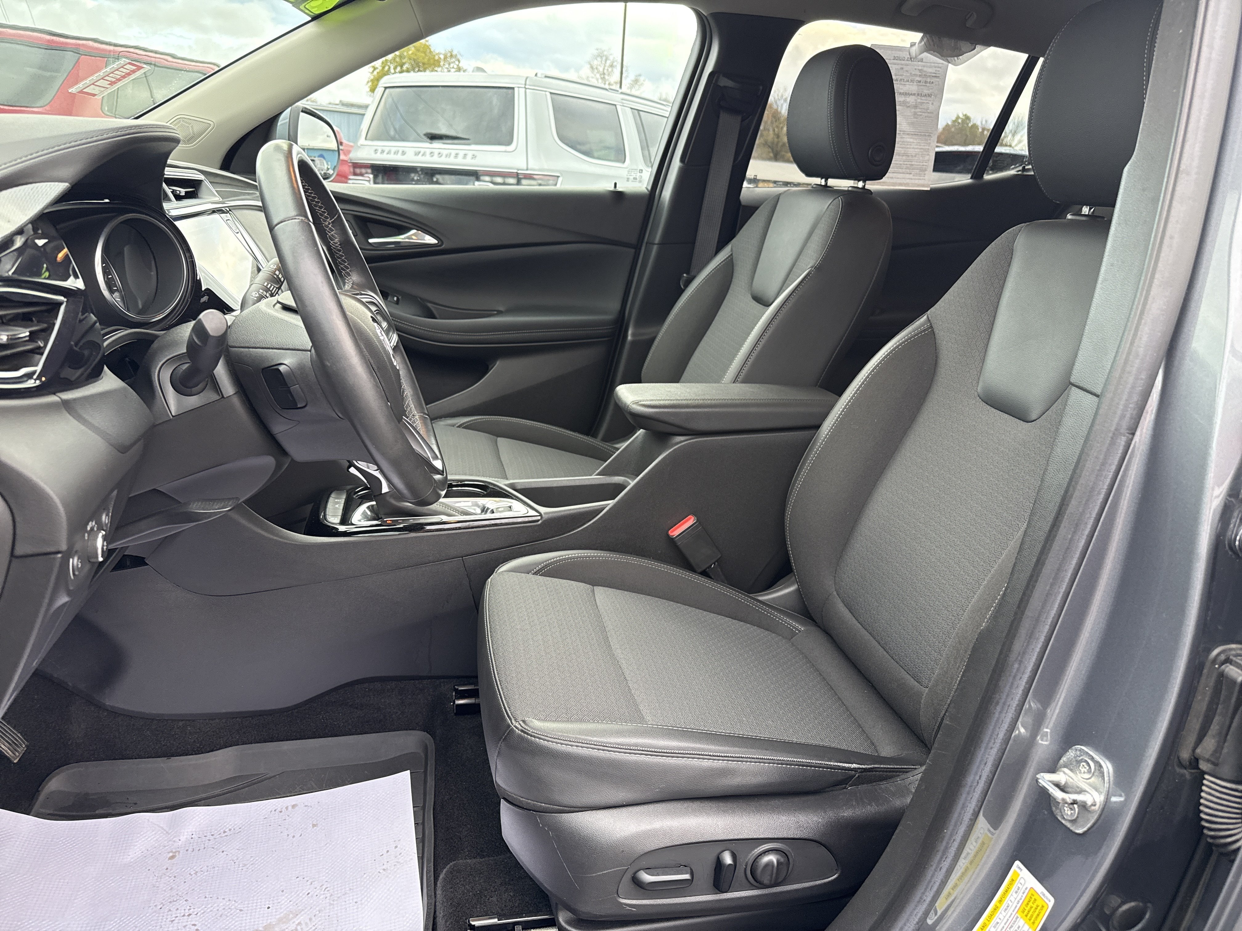 Used 2022 Buick Encore GX Select w/ Sport Touring Package FWD image 5