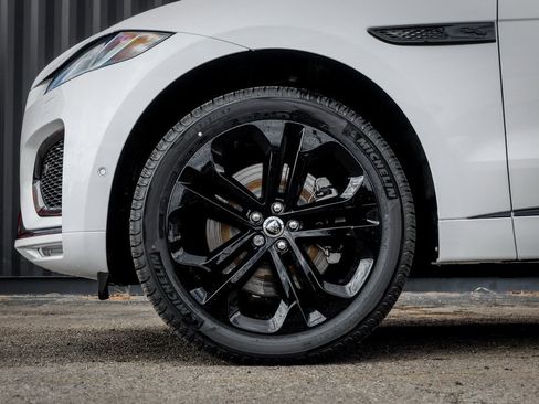 New 2026 Jaguar F-PACE R-Dynamic S image 4