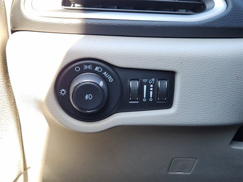 Used 2024 Chrysler Pacifica Touring-L image 22