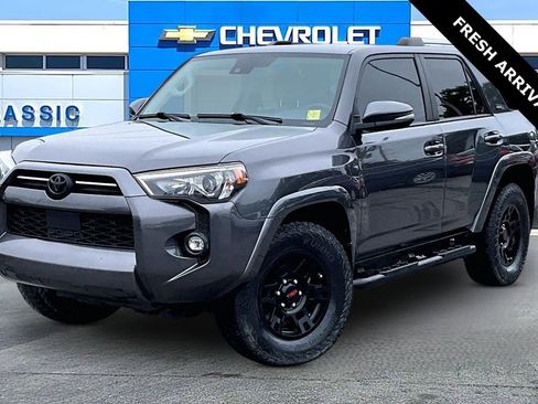 Used 2021 Toyota 4Runner SR5 Premium w/ Moonroof Package AWD/4WD image 3