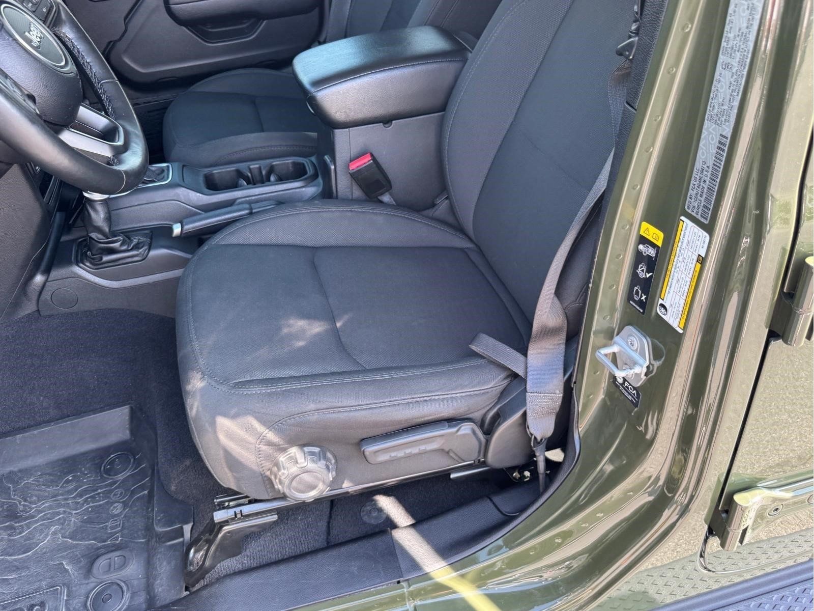 Used 2022 Jeep Gladiator Sport AWD/4WD image 8