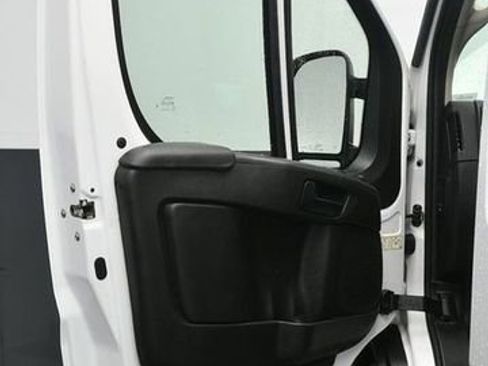 Used 2025 RAM ProMaster 2500 w/ Convenience Group image 15