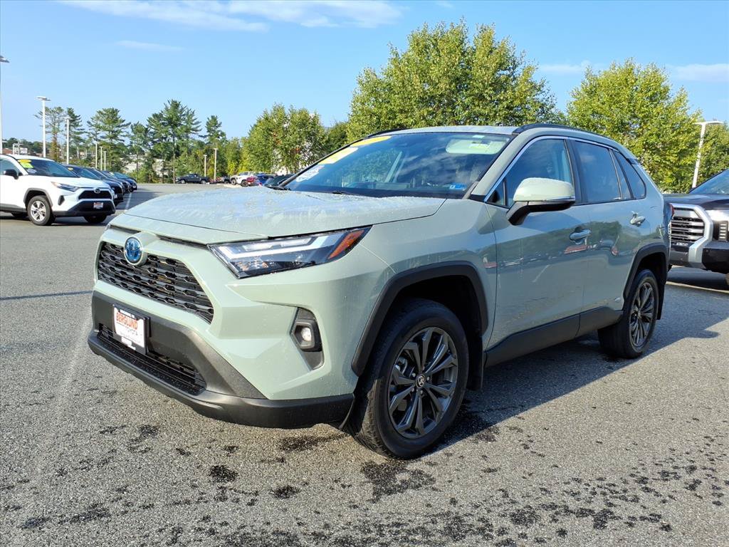 Used 2022 Toyota RAV4 XLE Premium AWD/4WD image 14