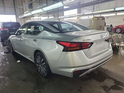 Used 2024 Nissan Altima 2.5 SV FWD image 4