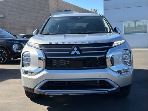 New 2026 Mitsubishi Outlander SE FWD image 2