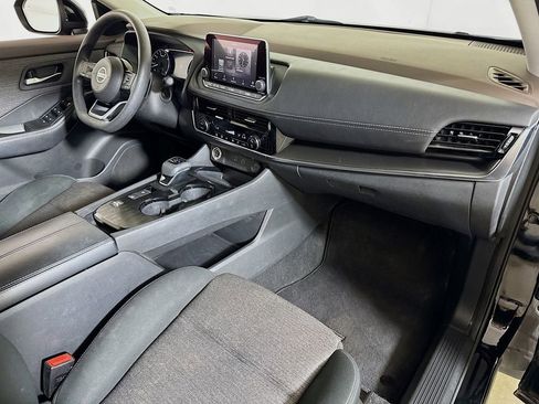 Used 2021 Nissan Rogue SV FWD image 25