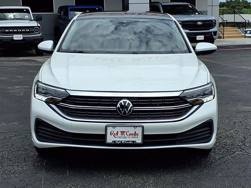 Used 2024 Volkswagen Jetta SE w/ Panoramic Sunroof Package FWD image 2