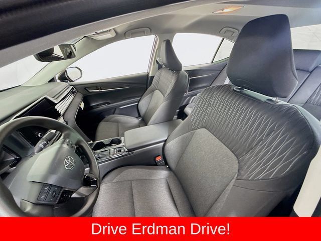 Used 2026 Toyota Camry LE w/ Convenience Package FWD image 5