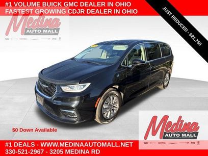 Used 2024 Chrysler Pacifica Limited