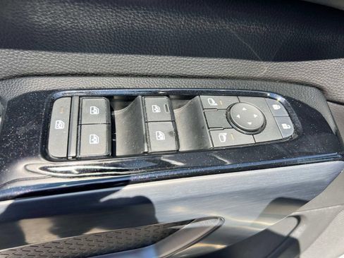 Used 2023 Nissan Pathfinder SL AWD/4WD image 16