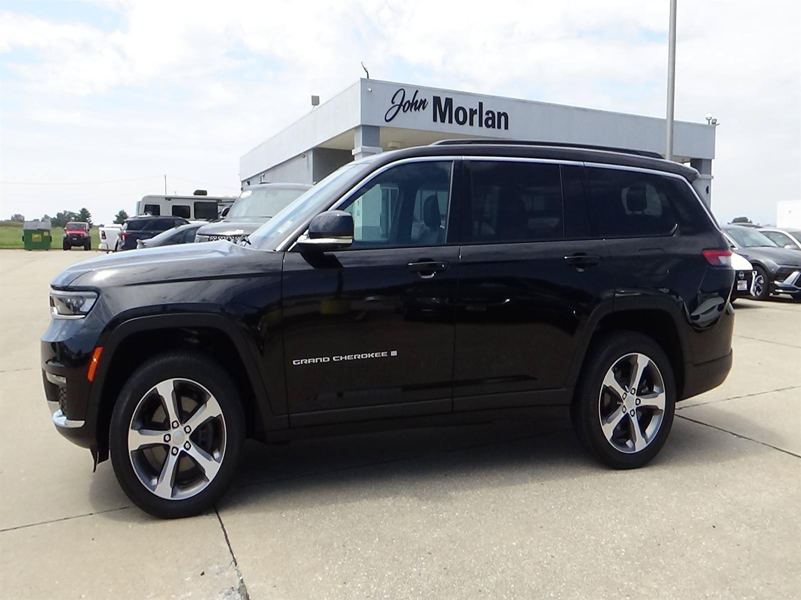 Certified 2025 Jeep Grand Cherokee L Limited w/ Luxury Tech Group II AWD/4WD image 1