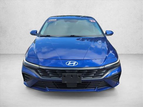 Used 2025 Hyundai Elantra SEL FWD image 2