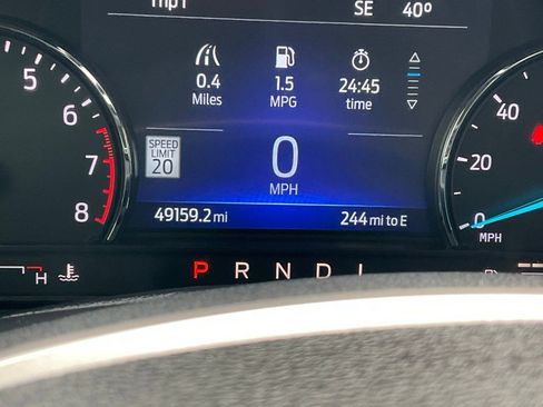 Used 2022 Ford Explorer XLT w/ Equipment Group 202A image 4