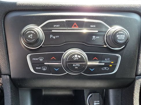 Used 2015 Dodge Charger SXT w/ AWD Plus Group image 26