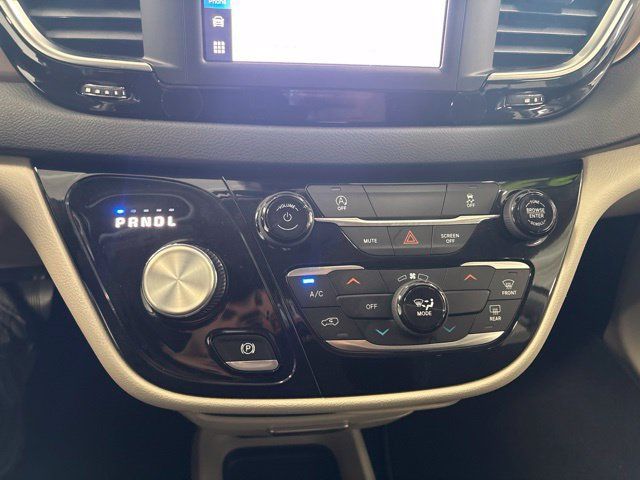 Used 2023 Chrysler Voyager LX FWD image 38