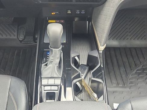 Used 2025 Toyota Camry XLE image 18