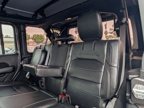 Used 2021 Jeep Wrangler Unlimited Sahara w/ Cold Weather Group AWD/4WD image 14