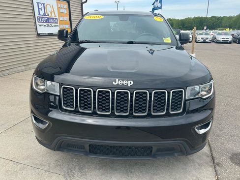 Used 2018 Jeep Grand Cherokee Laredo AWD/4WD image 2