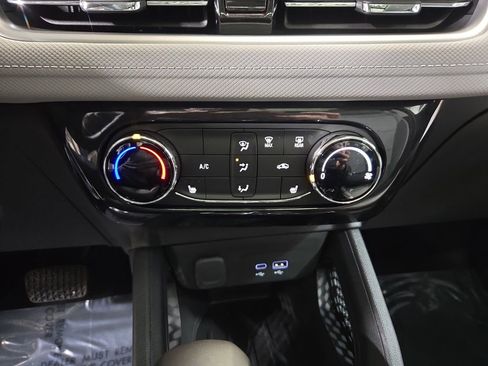 New 2026 Chevrolet TrailBlazer LT w/ LT Cold Weather Package FWD image 23