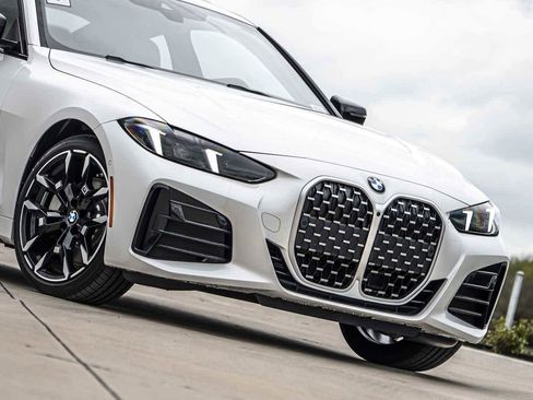 Used 2025 BMW 430i Coupe w/ M Sport Package image 3