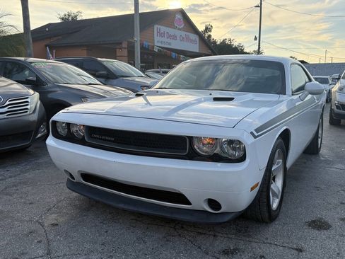 Used 2013 Dodge Challenger SXT image 1