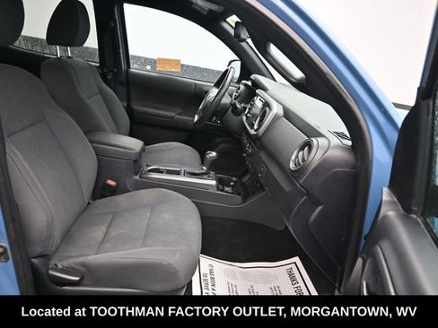 Used 2019 Toyota Tacoma TRD Sport AWD/4WD image 6