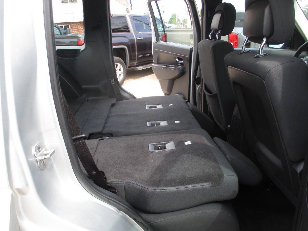 Used 2012 Jeep Liberty Sport AWD/4WD image 35