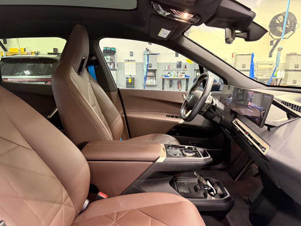 Used 2024 BMW iX xDrive50 AWD/4WD image 29