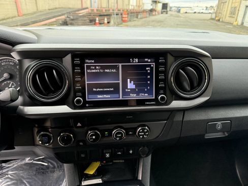 Used 2020 Toyota Tacoma TRD Off-Road w/ Blackout Package image 43